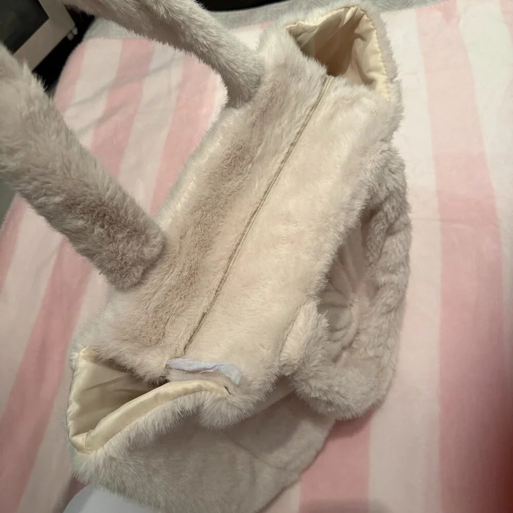 NEW Faux Fur Tote, Victoria Secret, One Size - Picture 4 of 5